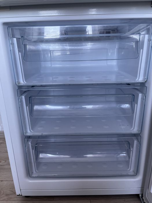 Продам холодильник