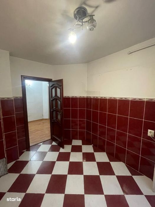 Apartament 4 camere, 100 mp utili, 2 bai, etaj 2 – zona Centrala