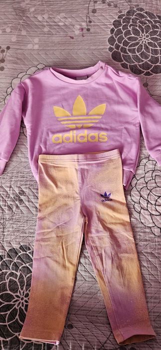 Комплект на Адидас за момиче 2