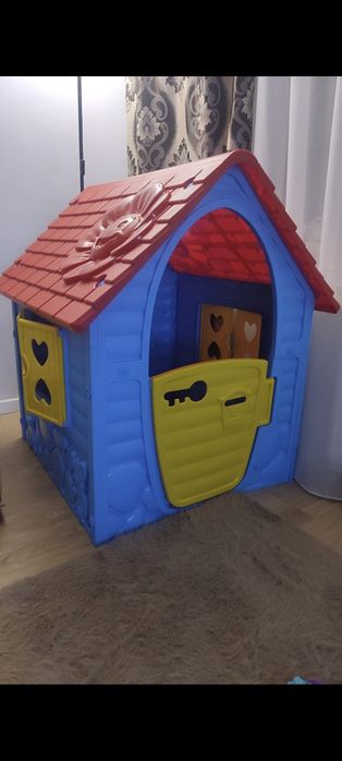 Căsuța de plastic pentru copii