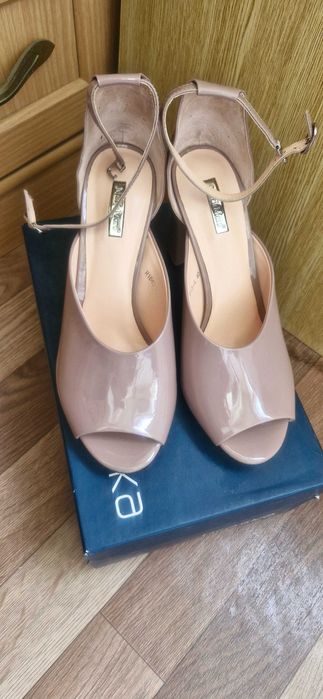 Продается босоножки летние