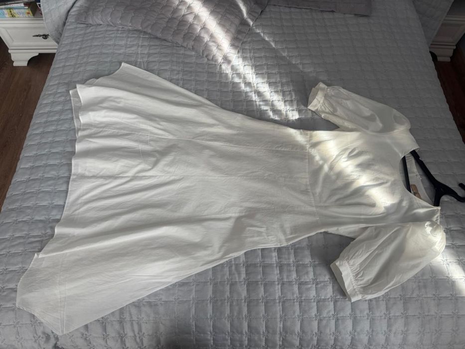 Продам белое шикарное палтье