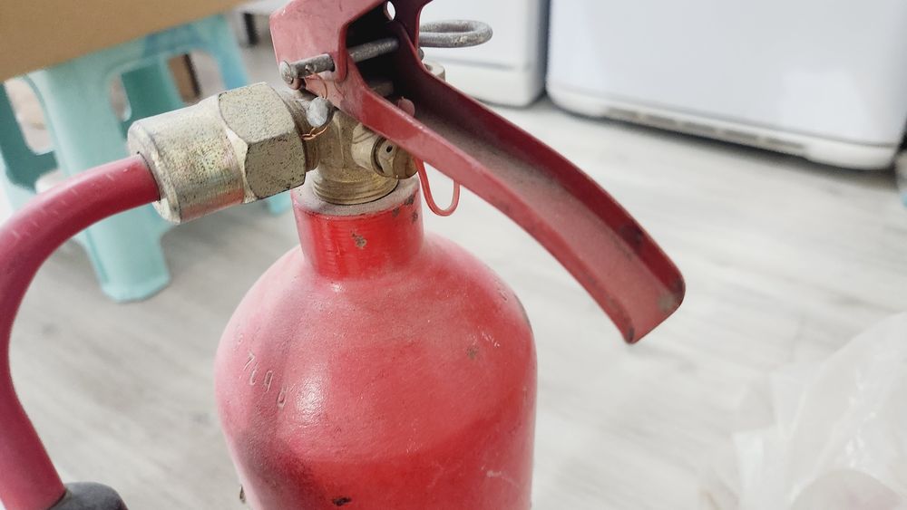 Продам огнетушитель , б/у