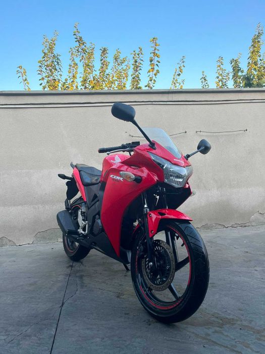 Honda CBR 125R 2014 / 14000 km / Rosu