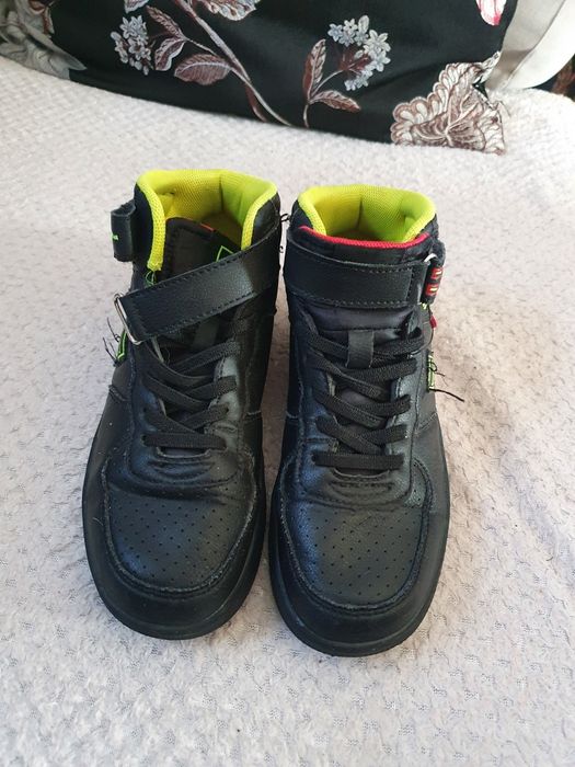 Vând adidasi măsură 34, stare f buna