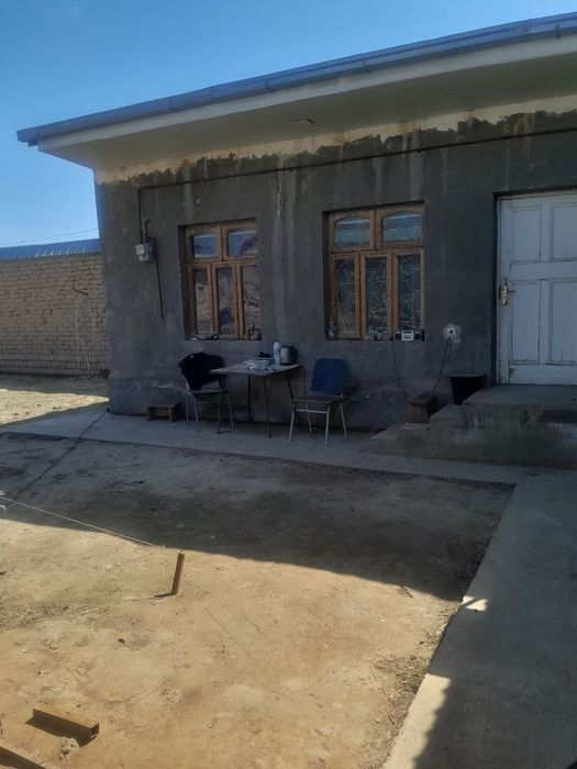 Qibray tumanida yoʻl yuzida 5 sotix uy joy sotiladi