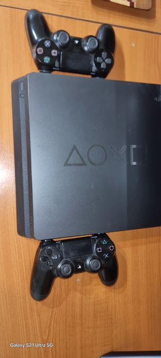 Vând PS 4 Limiteid Edition