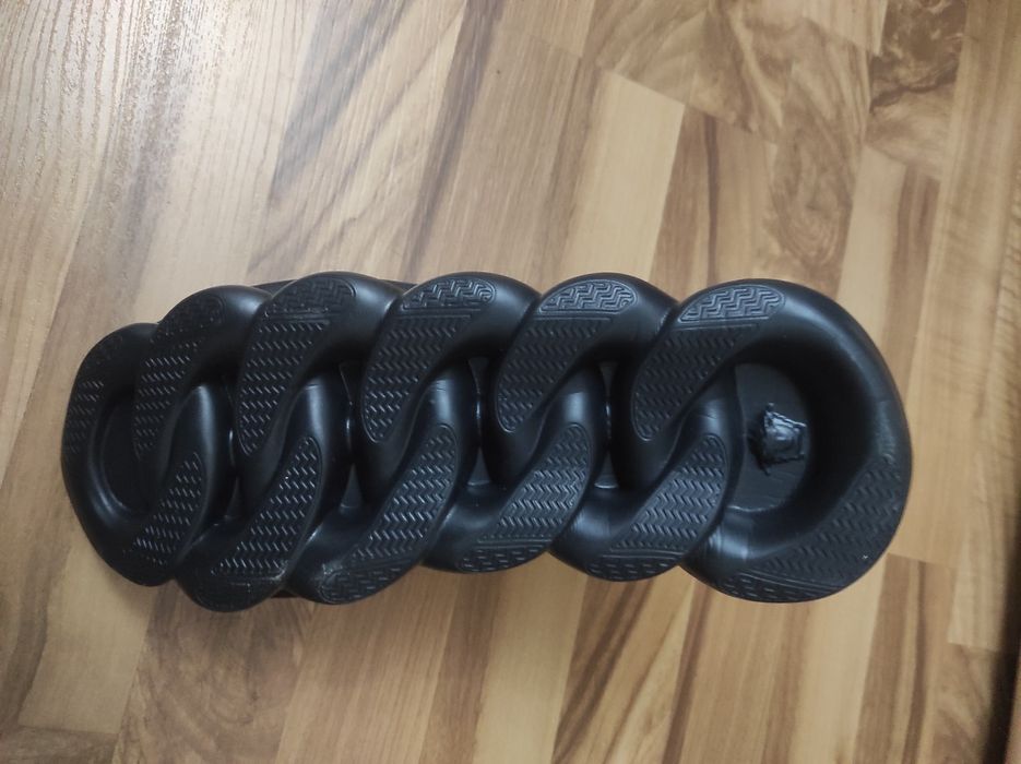 Versace chain reaction corona