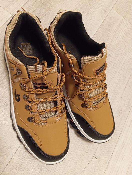 Продам новые кроссовки размер 43