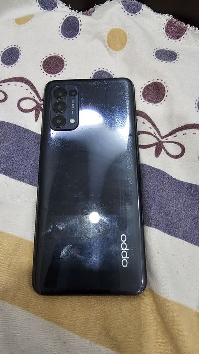Телефон Oppo reno5