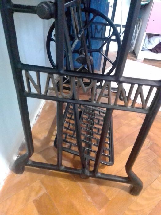 Стара шевна машина.NAUMANN