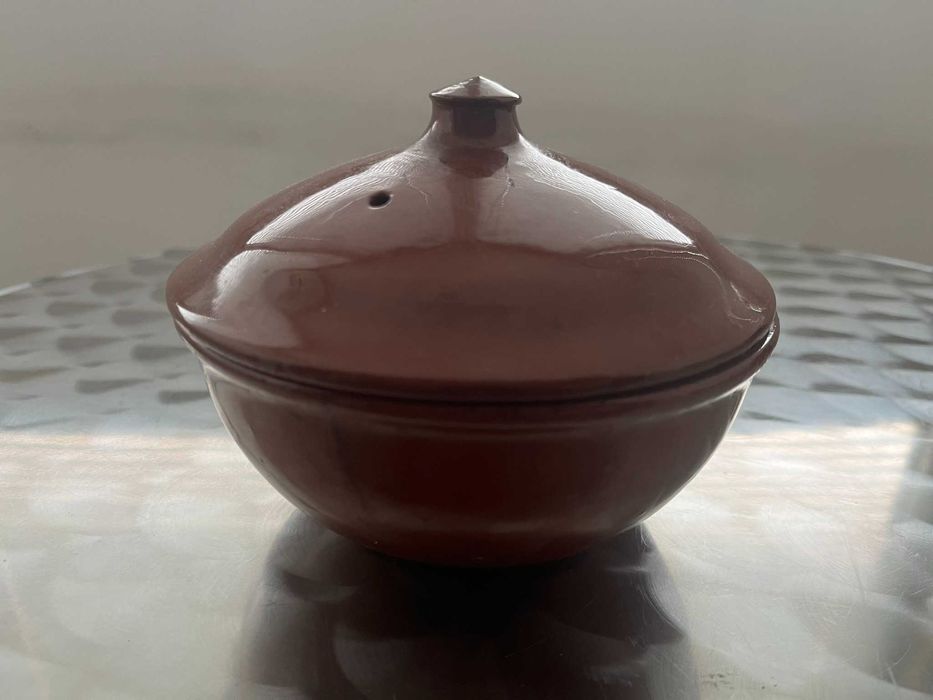 Продавам нов глинен гювеч и нови глинени гювечета