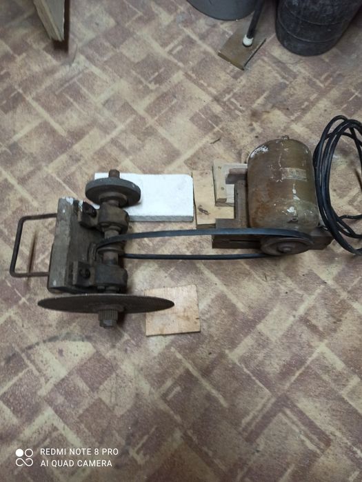 Шмиргел трифазен на изнесена ос