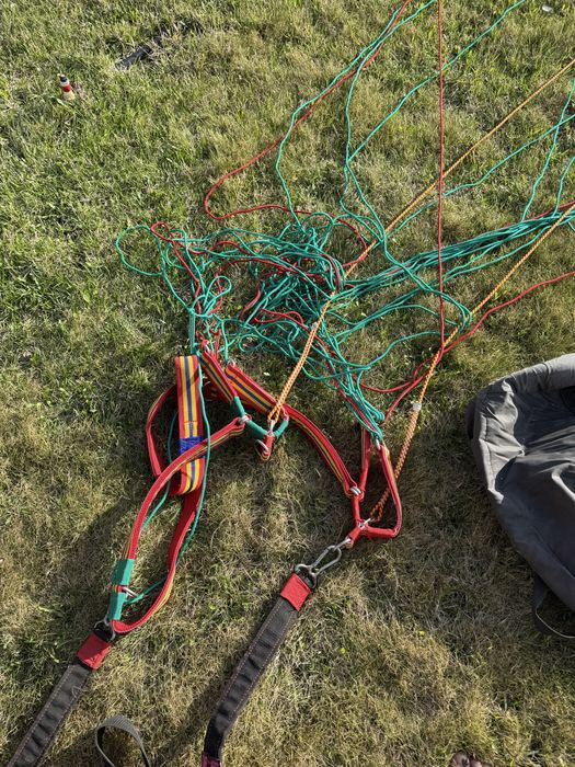 Продам парашют  в отличном состоянии.