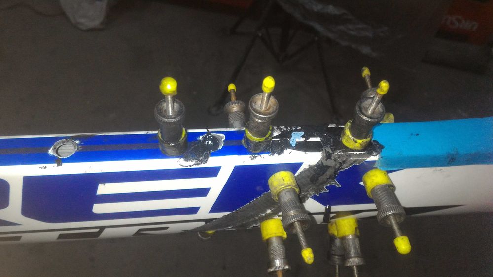 Reparatii cadre biciclete carbon; restaurari/vopsitorie