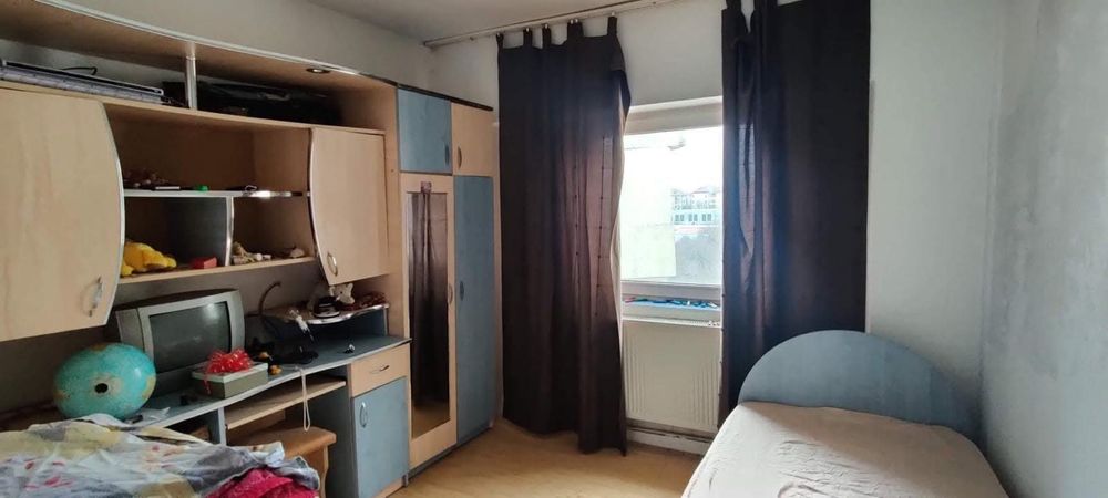 Apartament 3 camere decomandate - Mai multe