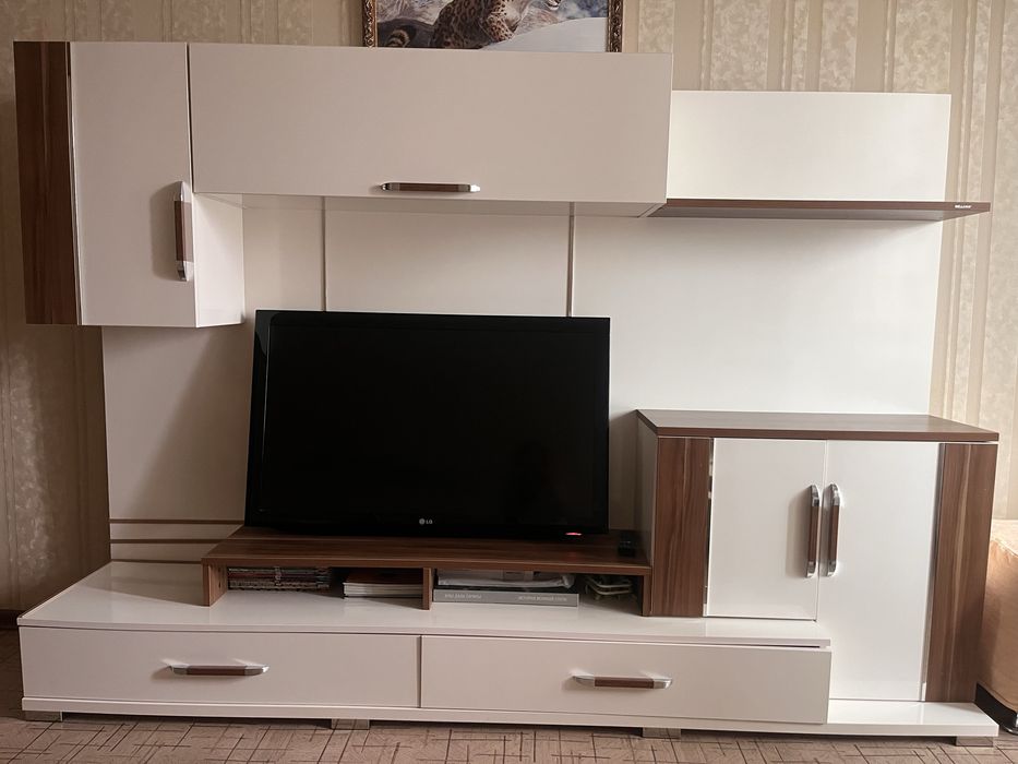 Продам горку для гостиной