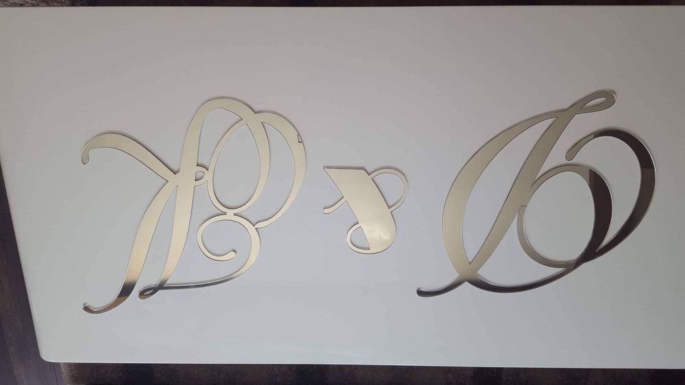 Огледални букви "Д" и "К"