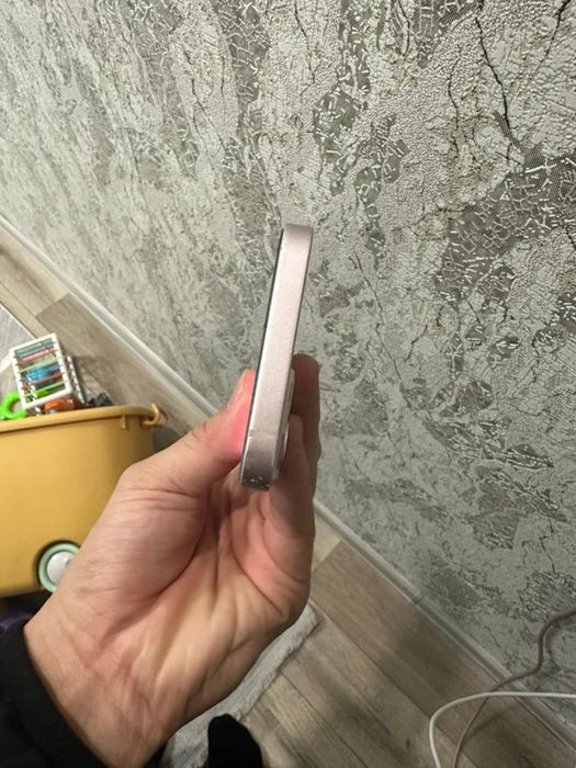 Продам iPhone 13