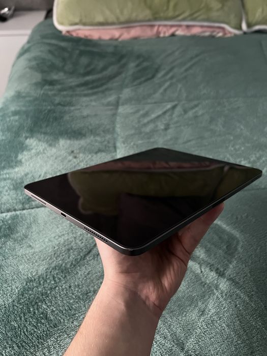 iPad Air 5, MDM, M1, 64GB, stare:9/10 (DOAR o zgarietura intr-un colt)