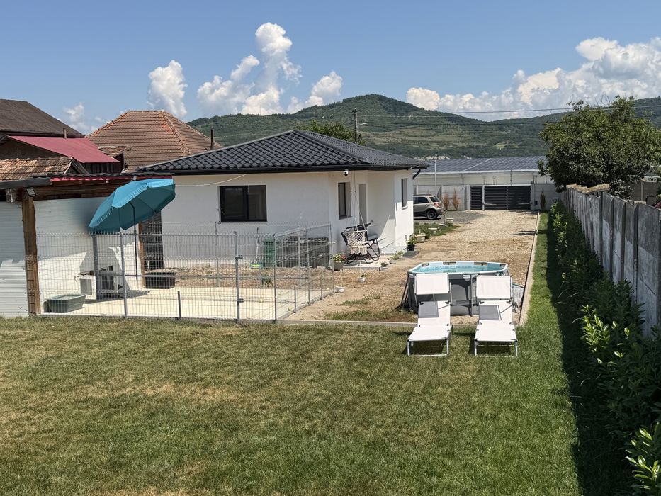 Vand casa la 2 minute de orasul Deva