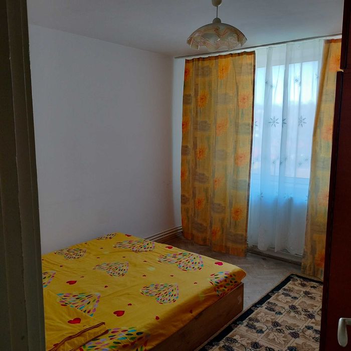 Inchiriez apartament