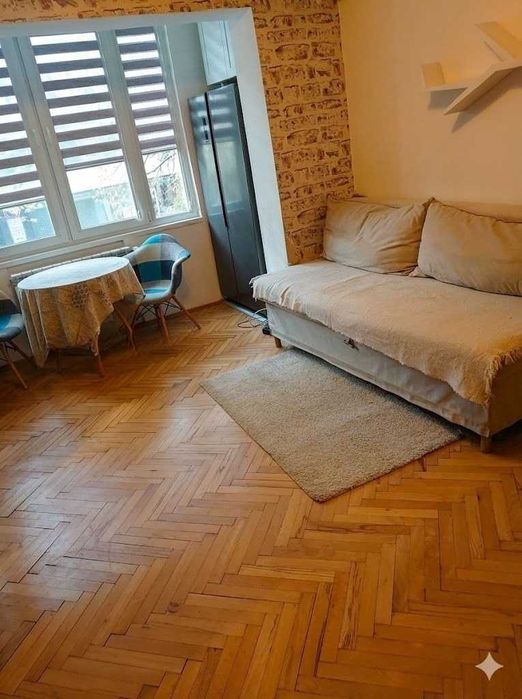 Тристаен апартамент в Изток