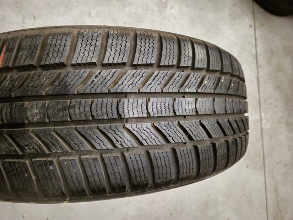 1 anvelopa iarna Continental 235 50 19 aproape noua