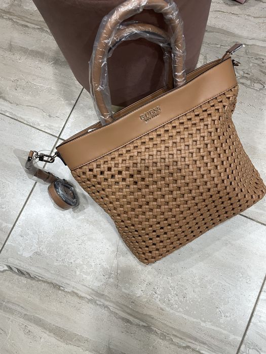 Оригинална чанта guess