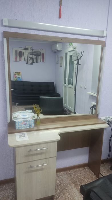 Зеркало в парикмахерскую