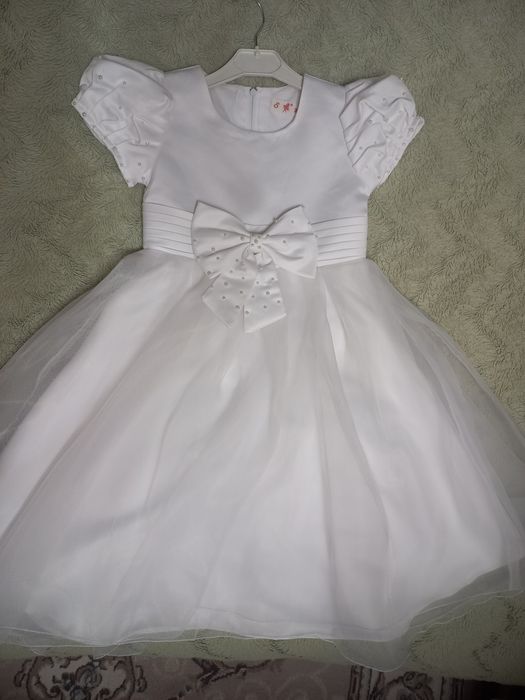 Платье нарядное на девочку 5-7 лет