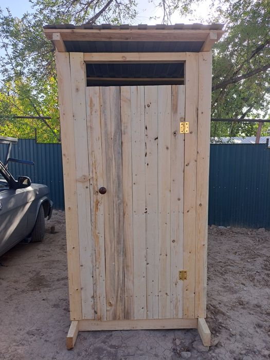 Уличный туалет--"