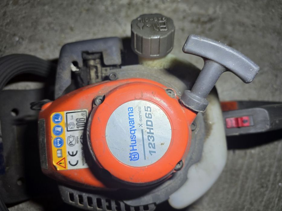 Foarfeca tuns gard viu HUSQVARNA 123HD65 pe benzina