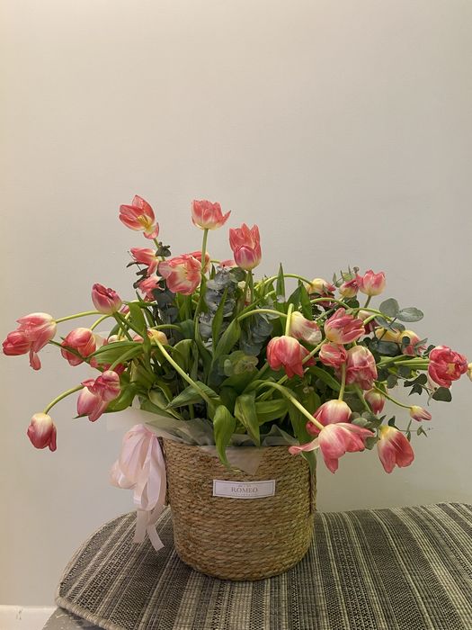 Шикарный букет с корзиной