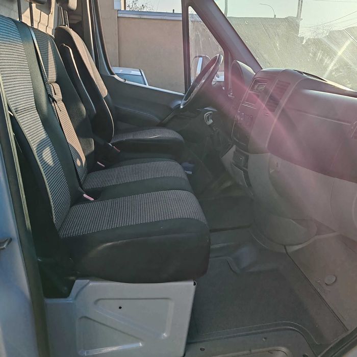 Mercedes Sprinter cu platforma basculabila