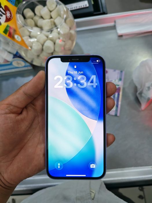 iPhone 12 xolati zur ochlmagan 78 yomks