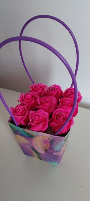 Vând aranjamente flori