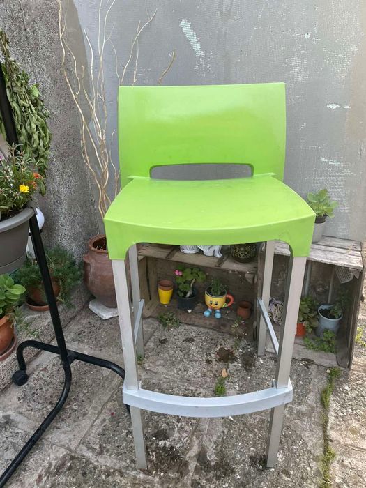 Столове за външен бар