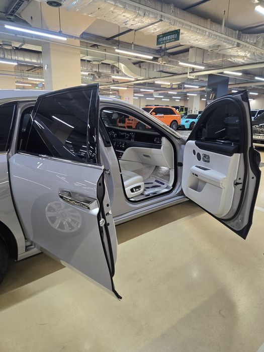 Rolls Royce  GHOST