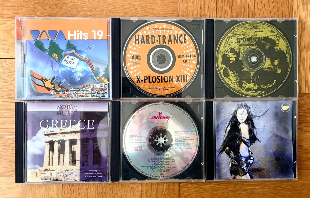 Музикални компакт дискове ( CD ) много интересни.