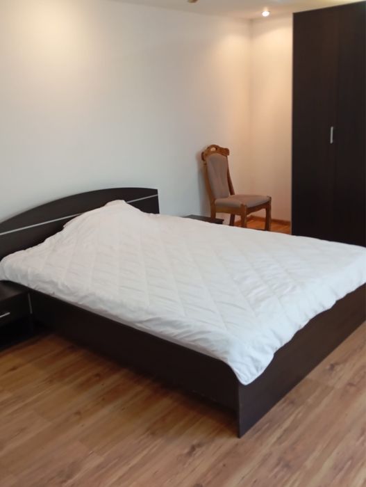 Închiriez apartament 50 mp la parter de casă, mobilat și utilat, loc de parcare – Oradea, str. Seleușului