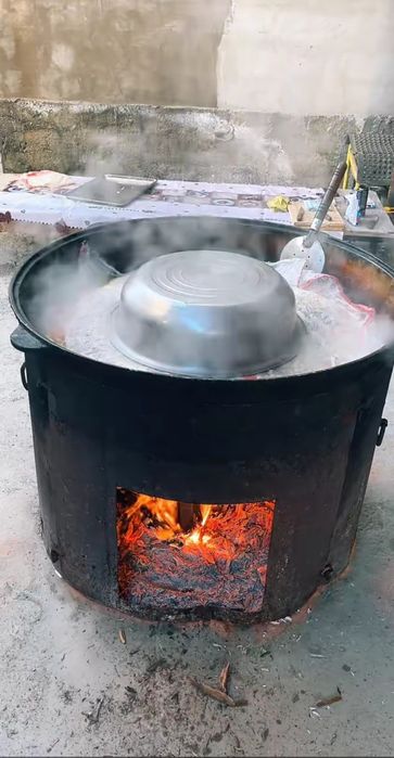 Палау/Плов пісіремін ет асып, қуырдакғын қуырып беремін