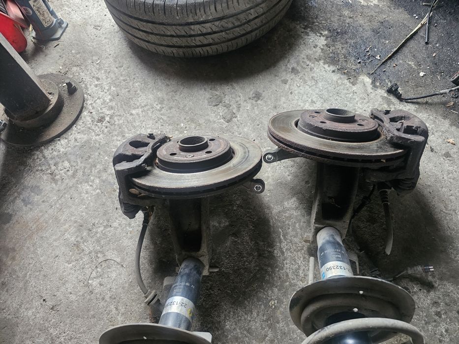 Fuzeta stanga dreapta cu disc și etrier Renault megan 2 1.5 E4