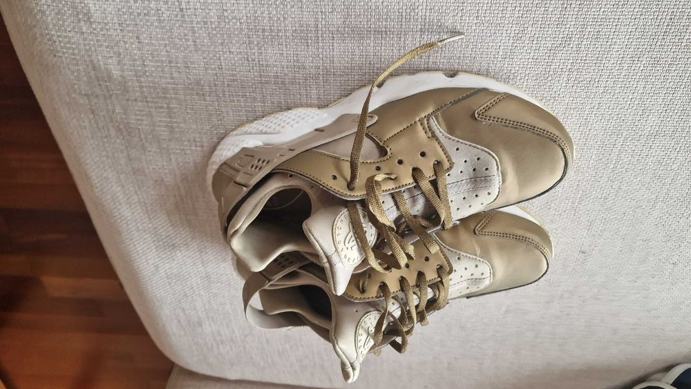 pantofi sport 38; 2 buc la 250  div marci