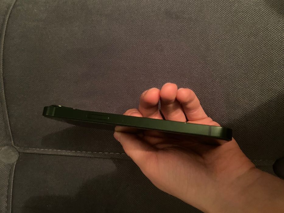 Продаю айфон 13