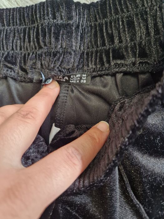 Pantaloni negrii de catifea