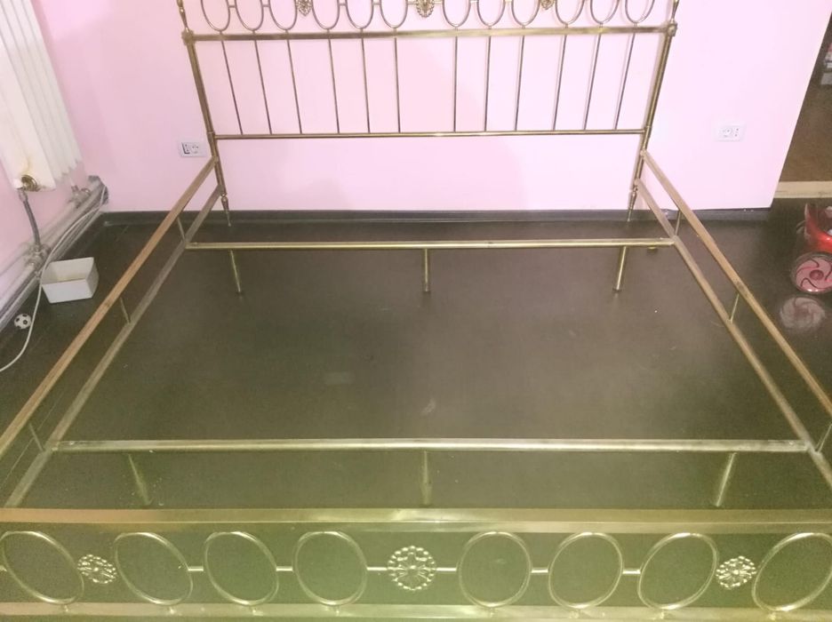 Ramă de pat din alamă
