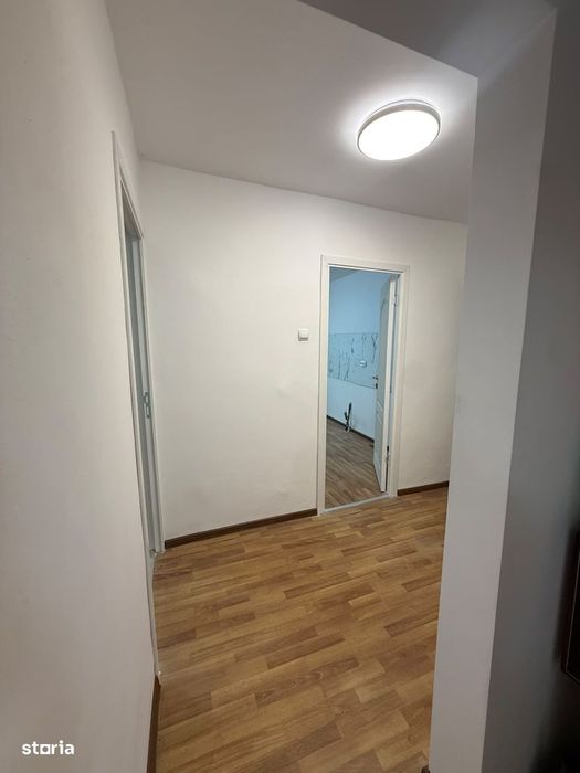 3 camere decomandate, 2 balcoane, parter, zona MALL