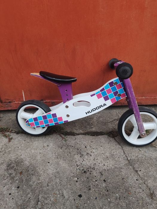 Vând bicicleta de echilibru