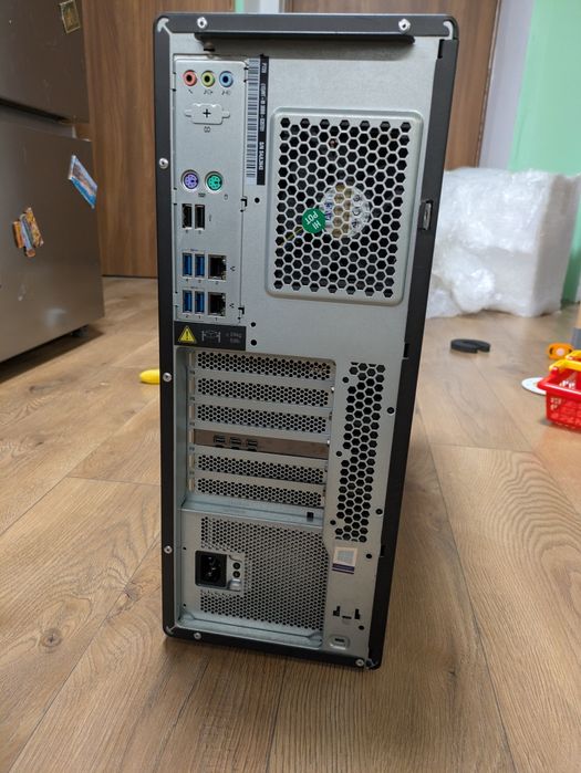 Работна станция Lenovo ThinkStation P720 2x XEON Bronze 3104 64GB RAM 256GB NVMe Quadro P400